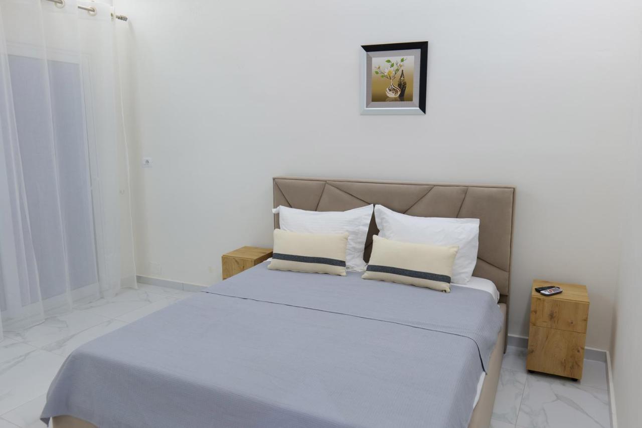 Vila Kleopatra Sarandë エクステリア 写真