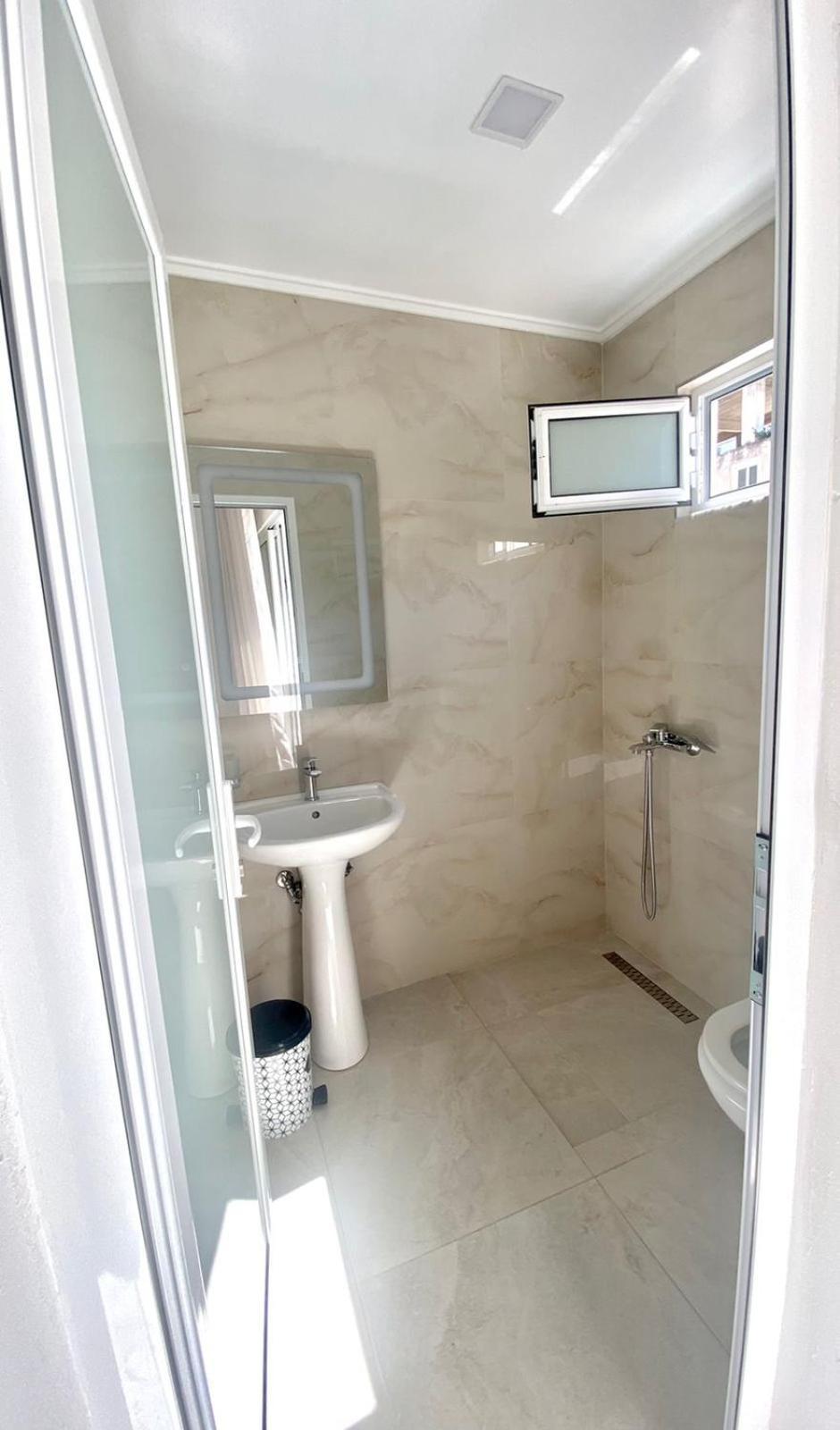 Vila Kleopatra Sarandë エクステリア 写真