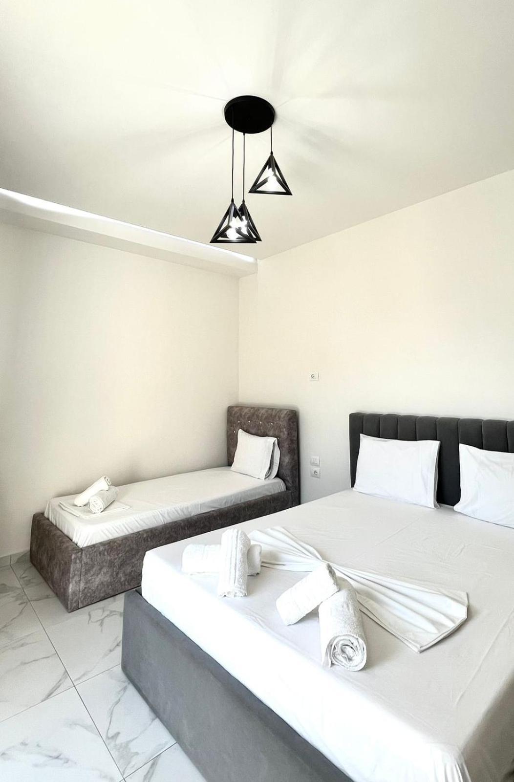 Vila Kleopatra Sarandë エクステリア 写真