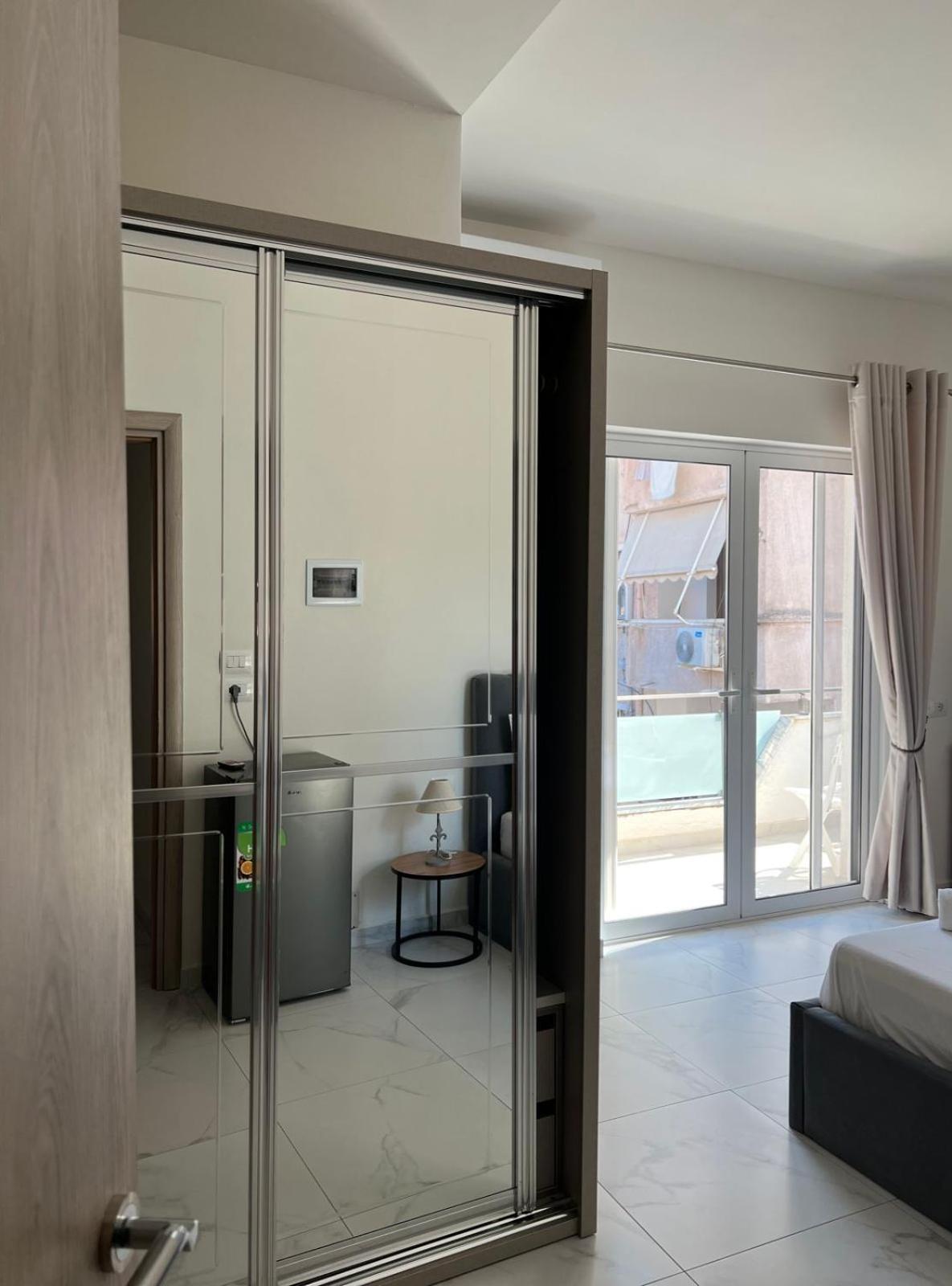 Vila Kleopatra Sarandë エクステリア 写真